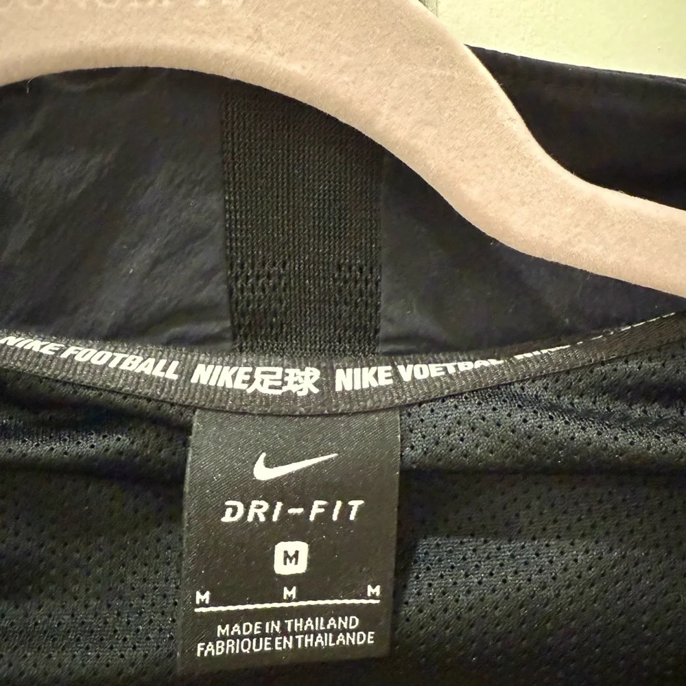 Nike Black Half Zip Jacket with Branded Zipper - Picture 4 of 6